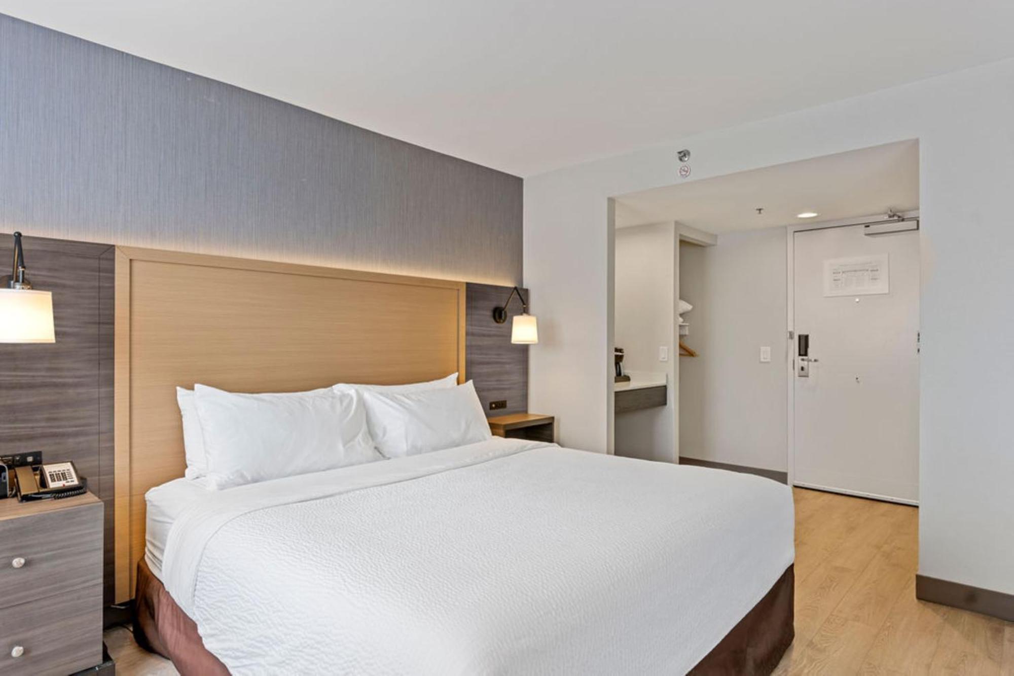 Holiday Inn & Suites Ottawa Kanata By Ihg Zewnętrze zdjęcie